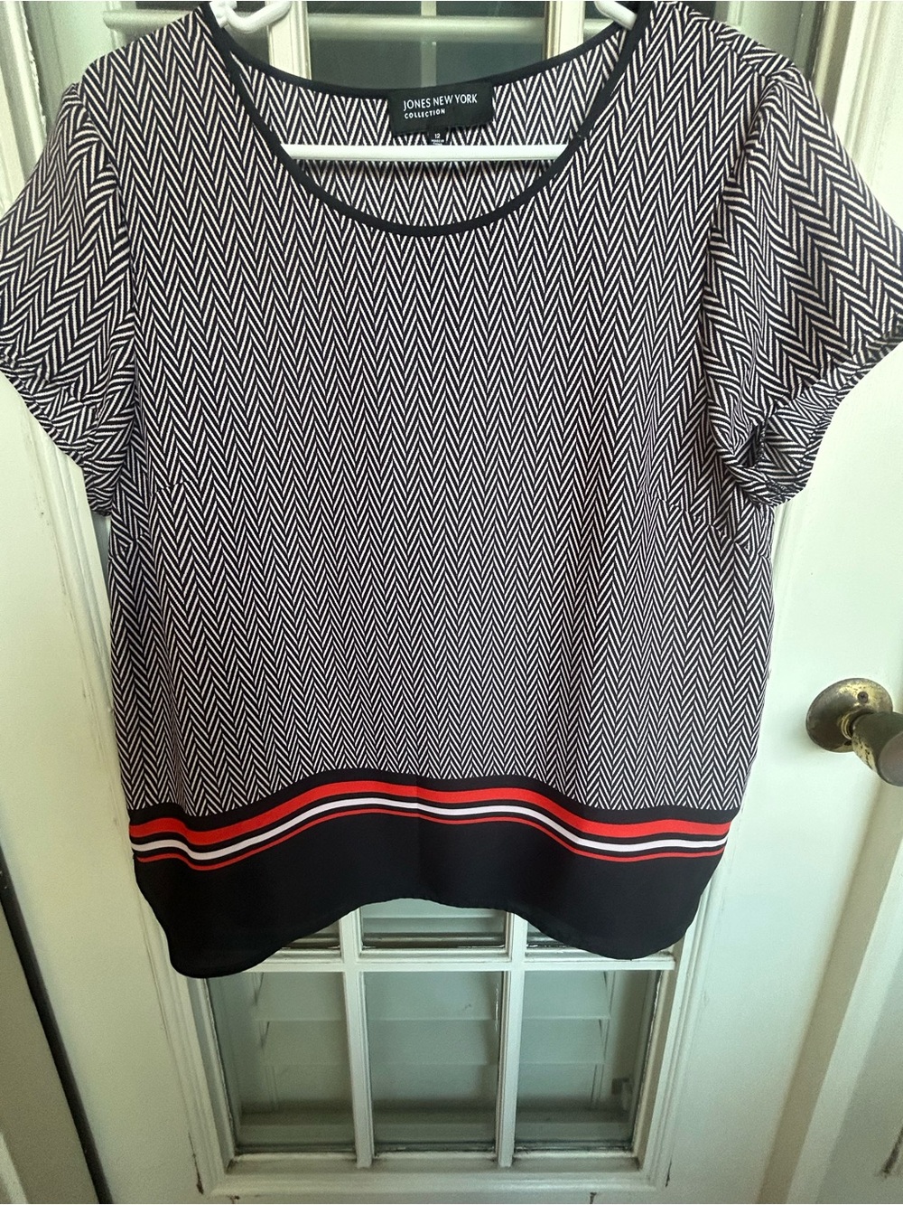 Jones New York Black & White Chevron Short-Sleeve Top with Red Stripe Hem